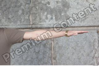 c0017 Young man arm reference 0001